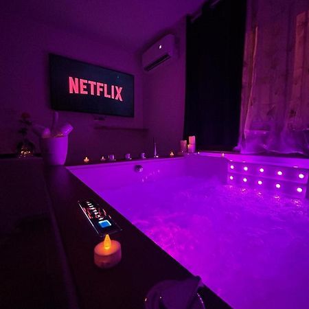 Love Room A Cannes - Appartement 25M2 Pour 2 Personnes Avec Un Jacuzzi Prive Екстер'єр фото