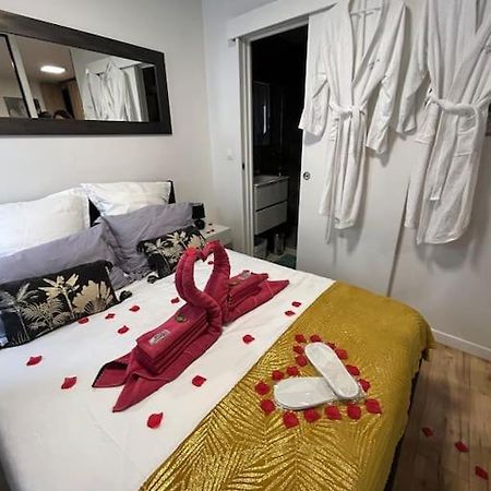 Love Room A Cannes - Appartement 25M2 Pour 2 Personnes Avec Un Jacuzzi Prive Екстер'єр фото