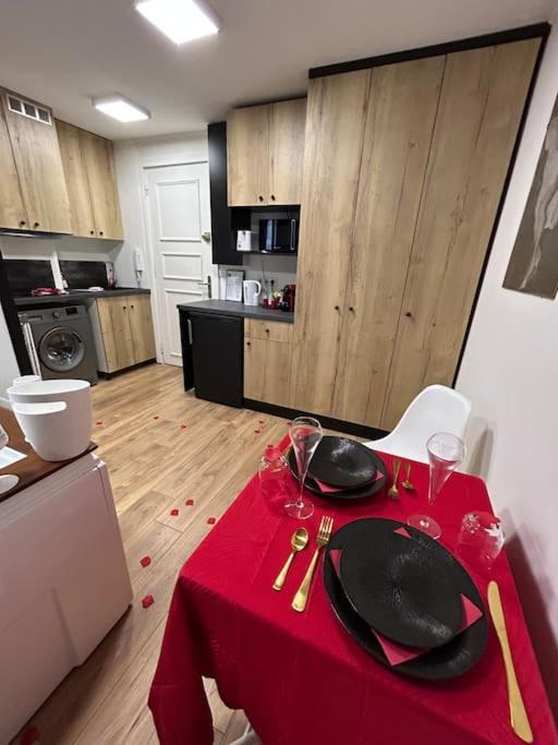 Love Room A Cannes - Appartement 25M2 Pour 2 Personnes Avec Un Jacuzzi Prive Екстер'єр фото
